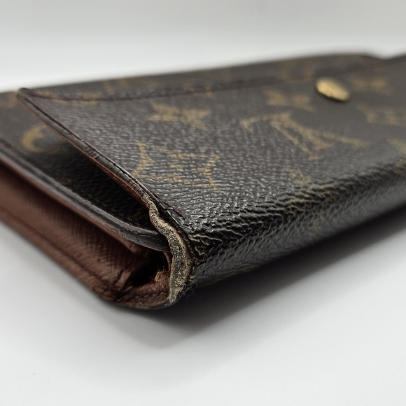 Louis Vuitton Monogram Sarah Wallet - Picture 5 of 12